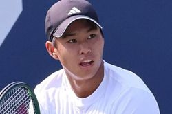 Tay vợt gốc Việt nhọc nhằn vượt ải v&ograve;ng 1 Wimbledon 2026