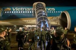 Vietnam Airlines đưa 124 cán bộ, chiến sĩ cùng 25 tấn trang thiết bị, hàng hóa hỗ trợ tới Venezuela