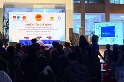 Chi đoàn VKSND khu vực 2, TP Đà Nẵng tuyên truyền pháp luật cho sinh viên và người dân