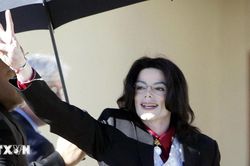Tác phẩm về 'Vua nhạc Pop' lập kỷ lục doanh thu trong dòng phim tiểu sử