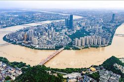 Trung Quốc ứng phó với mưa lớn và lũ lụt ở miền Nam