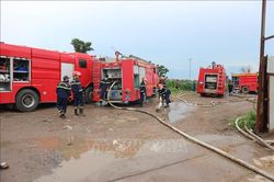Cơ bản khống chế vụ ch&aacute;y tại xưởng sản xuất b&igrave;nh lọc nước tại Hưng Y&ecirc;n