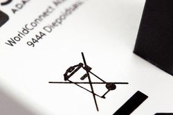 Ý nghĩa của biểu tượng 'thùng rác gạch chéo' trên thiết bị điện tử, không phải ai cũng biết