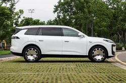 SUV dài hơn 5 mét, công suất 313 mã lực, trang bị tiên tiến, giá hơn 770 triệu đồng