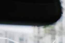 Thay kính lái ô tô ở gara ngoài, có đảm bảo an toàn?