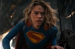 Peter Safran vẫn tin tưởng hướng đi của DCU sau cú trượt phòng vé của Supergirl