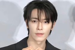 Donghae (SUPER JUNIOR) ngất xỉu giữa s&acirc;n khấu, bật kh&oacute;c v&igrave; khiến concert gi&aacute;n đoạn