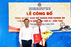Trao quyết định bổ nhiệm Phó Chánh án TAND khu vực 6 - Cần Thơ