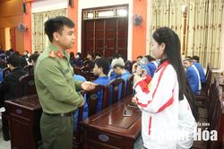 Giữ vững 'trận địa' tư tưởng tr&ecirc;n kh&ocirc;ng gian mạng