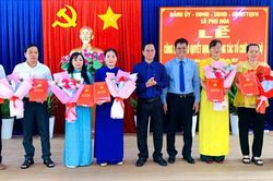 X&atilde; Ph&uacute; H&ograve;a c&ocirc;ng bố c&aacute;c quyết định về c&ocirc;ng t&aacute;c tổ chức v&agrave; c&aacute;n bộ