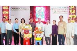 Sở Dân tộc và Tôn giáo tỉnh An Giang thăm Ban Trị sự Phật giáo Hòa Hảo xã Bình Thạnh Đông