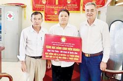 Khuyến học thắp s&aacute;ng ước mơ đến trường