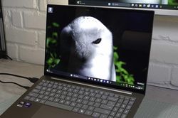 Acer Swift 16 AI: Bước tiến mới với chip Panther Lake và màn hình OLED 2.8K