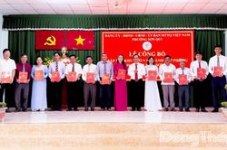 Phường Sơn Qui: Công bố sắp xếp khu phố và thành lập phòng chuyên môn