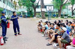 Tuyên truyền kỹ năng phòng - chống đuối nước, ma túy và cháy nổ cho thiếu nhi phường Quy Nhơn