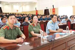 Tuy&ecirc;n truyền ph&aacute;p luật về an to&agrave;n giao th&ocirc;ng v&agrave; ph&ograve;ng, chống tệ nạn x&atilde; hội tại Trường Sĩ quan Kh&ocirc;ng qu&acirc;n