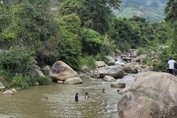 Hiểm họa đuối nước rình rập trẻ em vùng sâu Lâm Đồng