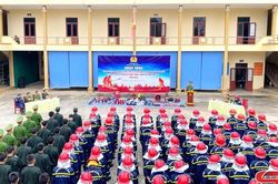 Huấn luyện nghiệp vụ chữa ch&aacute;y v&agrave; cứu nạn, cứu hộ cho chiến sĩ nghĩa vụ mới