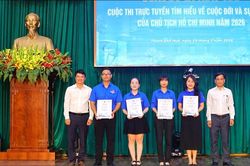 'Truyền lửa' cho thế hệ trẻ trên không gian mạng