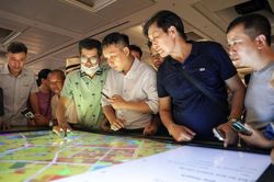 Hàng nghìn người dân tới xem triển lãm Quy hoạch tổng thể Thủ đô tầm nhìn 100 năm ngay trong ngày khai mạc