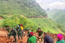 Tuyên Quang: Lực lượng Công an cơ sở liên tiếp hỗ trợ Nhân dân khắc phục hậu quả mưa lớn