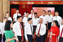 Thường trực HĐND tỉnh Tuyên Quang dự Hội nghị công bố các nghị quyết, quyết định về sắp xếp thôn bản, tổ dân phố