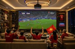 'Độ' phòng khách đón World Cup: Xu hướng săn lùng tivi màn hình lớn và máy chiếu gia đình