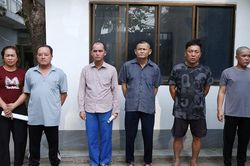 Khởi tố 7 đối tượng lừa b&aacute;n 'đồng đen' giả