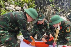 T&igrave;m thấy 2 h&agrave;i cốt liệt sĩ v&agrave; 1 mộ tập thể tại x&atilde; bi&ecirc;n giới Thanh Thủy