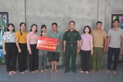 Xã Nguyên Bình bàn giao 8 căn nhà thuộc chương trình xóa nhà tạm, nhà dột nát