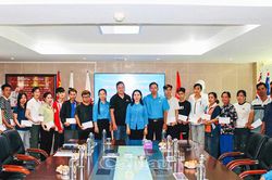 Thăm, tặng quà đoàn viên, người lao động có hoàn cảnh khó khăn