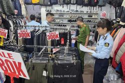 H&agrave; Nội: Tạm giữ hơn 2.600 sản phẩm thời trang nghi giả mạo nh&atilde;n hiệu