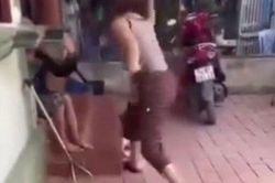 Clip con dâu đánh chửi mẹ chồng già yếu không tiếc tay: Sự thật khiến dư luận phẫn nộ