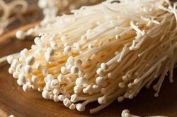 Là món ăn quen thuộc trong nhiều bữa cơm, loại nấm này được đánh giá có nhiều lợi ích cho sức khỏe nhưng không phải ai cũng phù hợp để thưởng thức