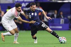 Messi đá như đi dạo vẫn lập kỷ lục, đối thủ chạy nhiều nhất World Cup bị loại