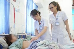 Đang đi du lịch phải lên bàn mổ vì suýt mất cơ hội làm mẹ
