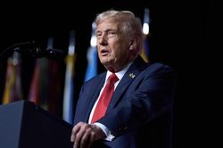 &Ocirc;ng Trump n&oacute;i cuộc gặp cấp cao với Iran sẽ được tổ chức v&agrave;o ng&agrave;y mai