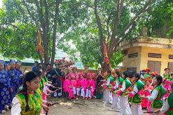 Sôi nổi Lễ hội tại ngôi đình cổ bên bờ sông Hồng