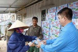 48.000 chai nước uống tiếp sức c&ocirc;ng nh&acirc;n Thủ đ&ocirc;