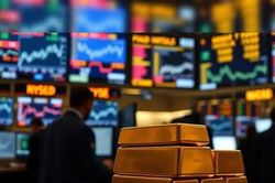 Gi&aacute; v&agrave;ng giảm khi kỳ vọng Fed duy tr&igrave; l&atilde;i suất tăng cao