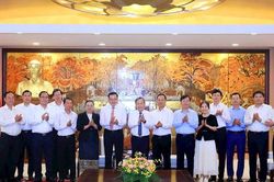 Chủ tịch UBND TP Hà Nội Vũ Đại Thắng tiếp Đoàn đại biểu chính quyền tỉnh Khăm Muồn (Lào)