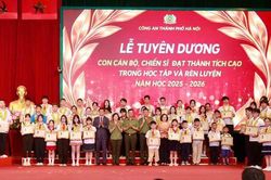 Công an Hà Nội tuyên dương con cán bộ, chiến sĩ đạt thành tích cao trong học tập