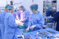 Phát hiện ung thư đại tràng giai đoạn III khi đã mắc xơ gan vì thói quen nhiều người Việt duy trì