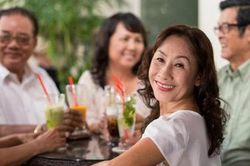 Sau buổi họp lớp ở tuổi 62, tôi mới hiểu: Cuộc đời không phải ai cố gắng hơn thì sẽ thắng