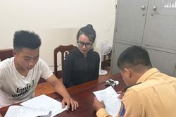 Tịch thu phương tiện của thiếu niên dùng chân điều khiển xe mô tô trên đường
