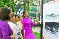 TPHCM: Triển lãm ảnh về hành trình 50 năm của thành phố mang tên Bác