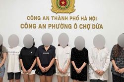 Bắt 8 thiếu nữ đang 'chơi phỏm'