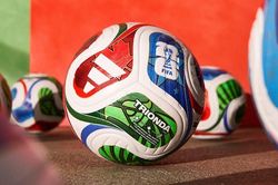 Adidas bị tố đạo ý tưởng trái bóng World Cup 2026