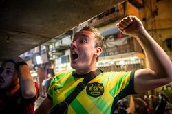 Vỡ &ograve;a khi Brazil ngược d&ograve;ng hạ Nhật Bản ở World Cup