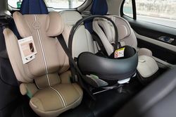 SUV cỡ C c&oacute; lắp vừa 3 ghế trẻ em?